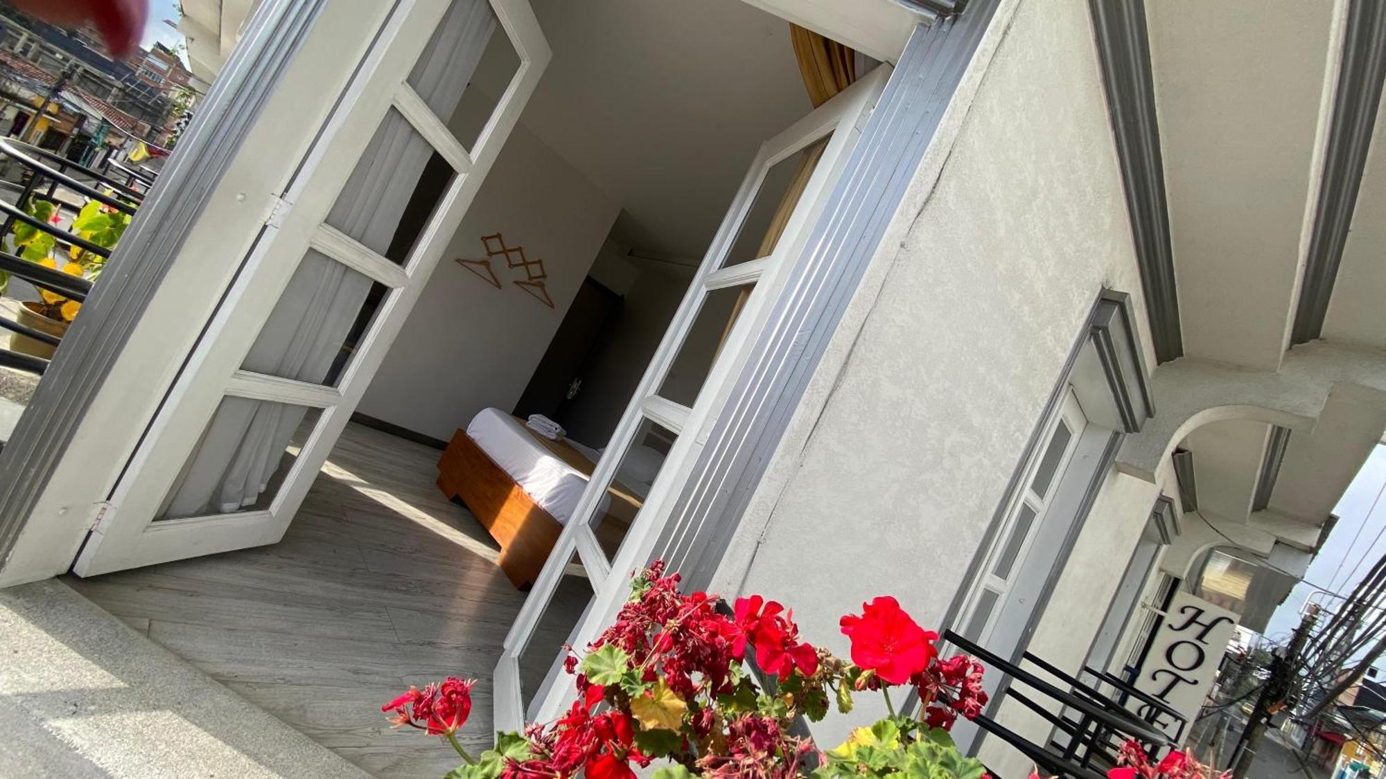 Hotel Valcon Санта-Роса-де-Кабаль Экстерьер фото